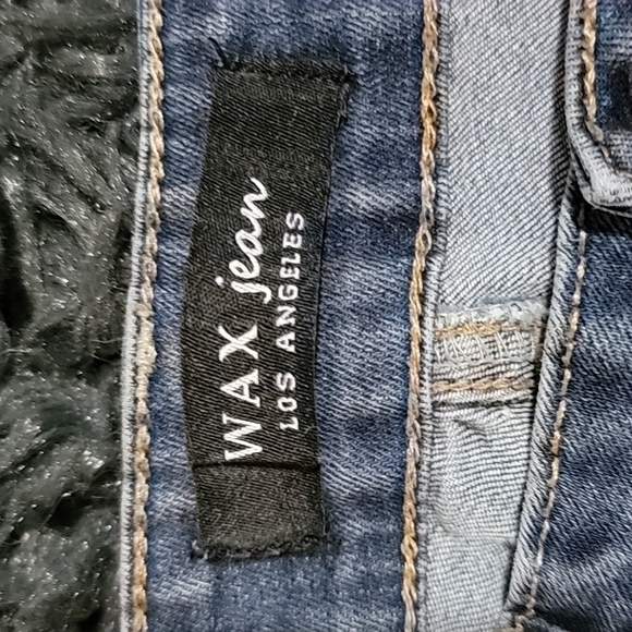 Distressed Jeans - Picture 3 of 5